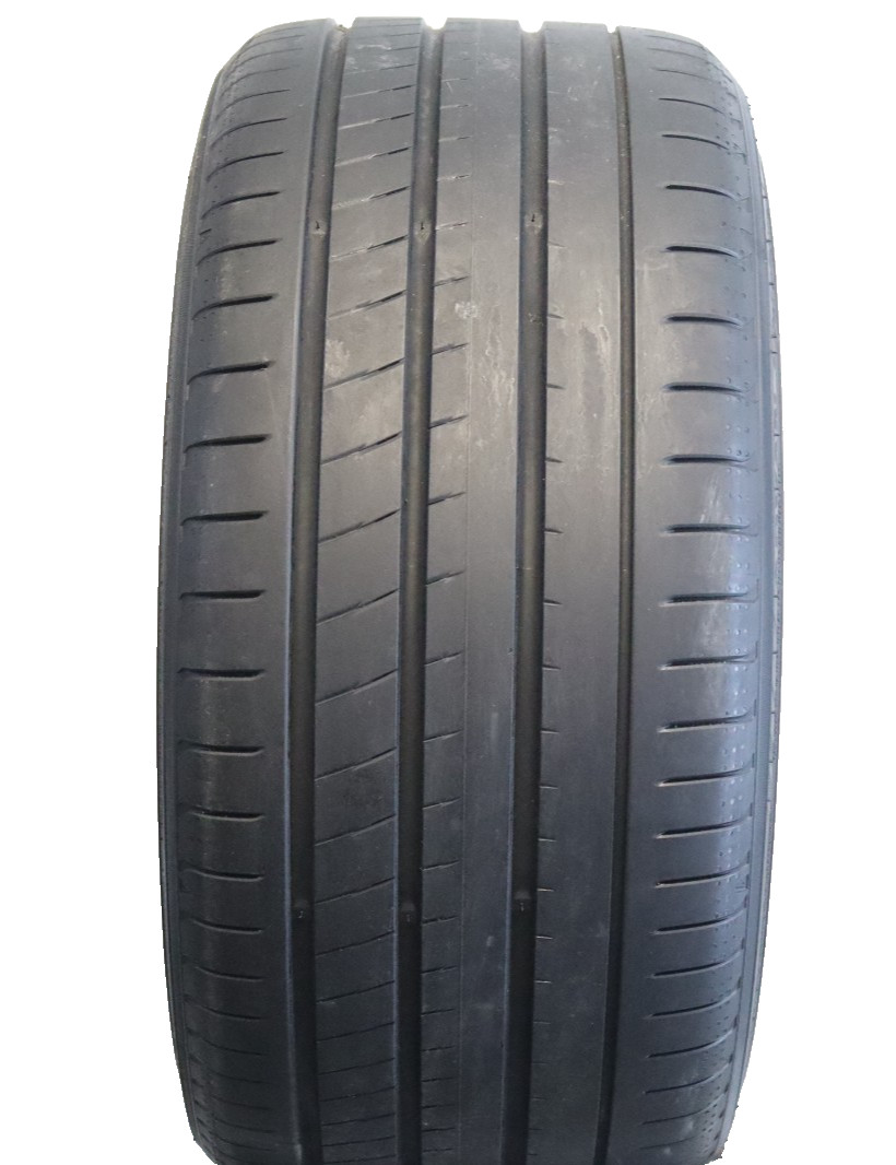 285/30ZR20 Yokohama Advan Sport V107 BMW 99Y DOT 1625 J39