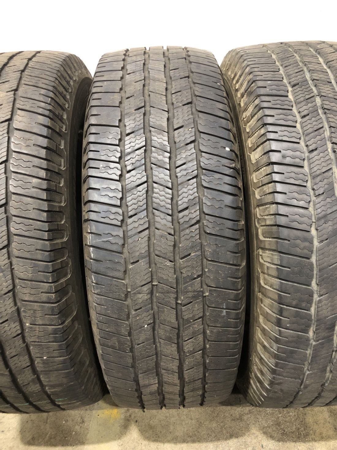4x LT275/70R18 Michelin Defender LTX M/S 2 8/32 125 S Used Tires 2757018