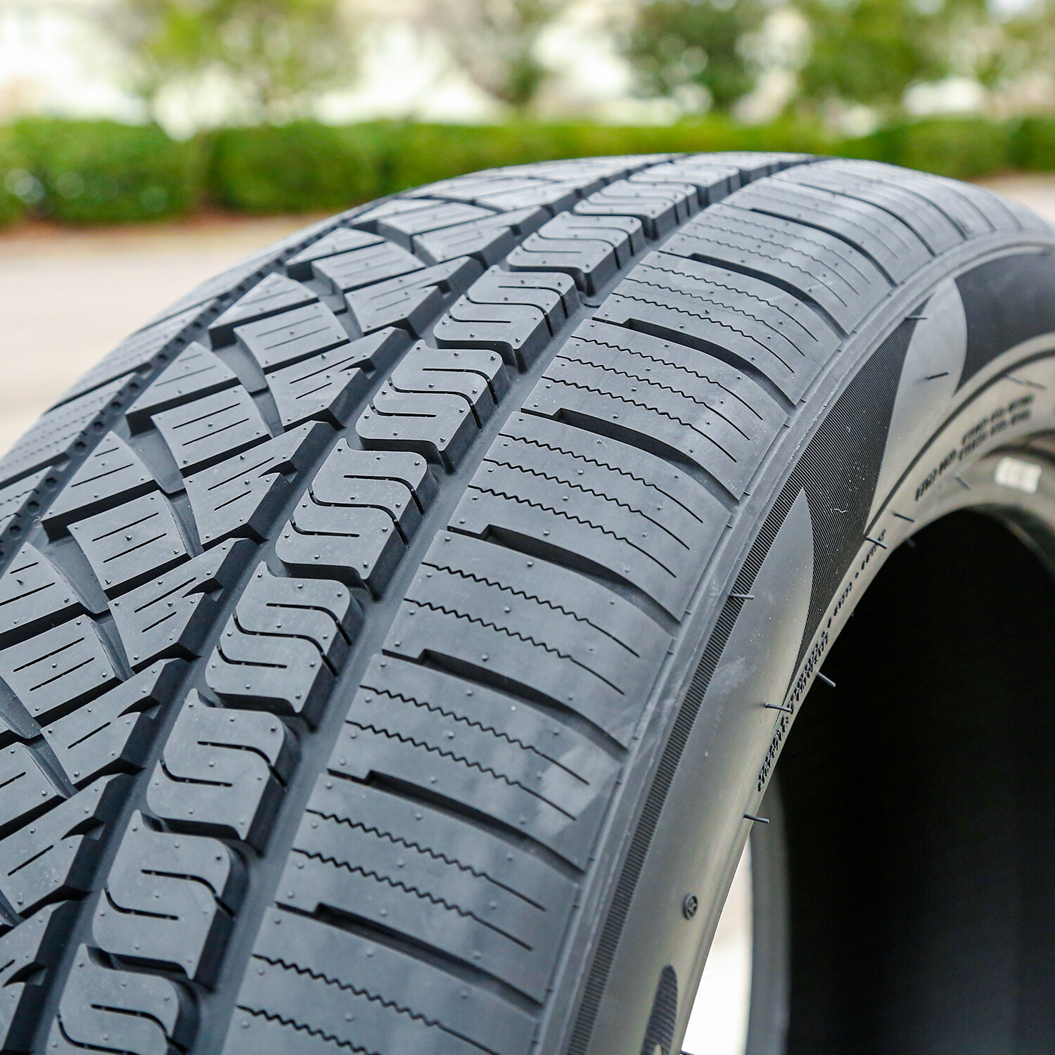 Tire Atturo AZ810 295/40R24 114V XL All Weather Performance
