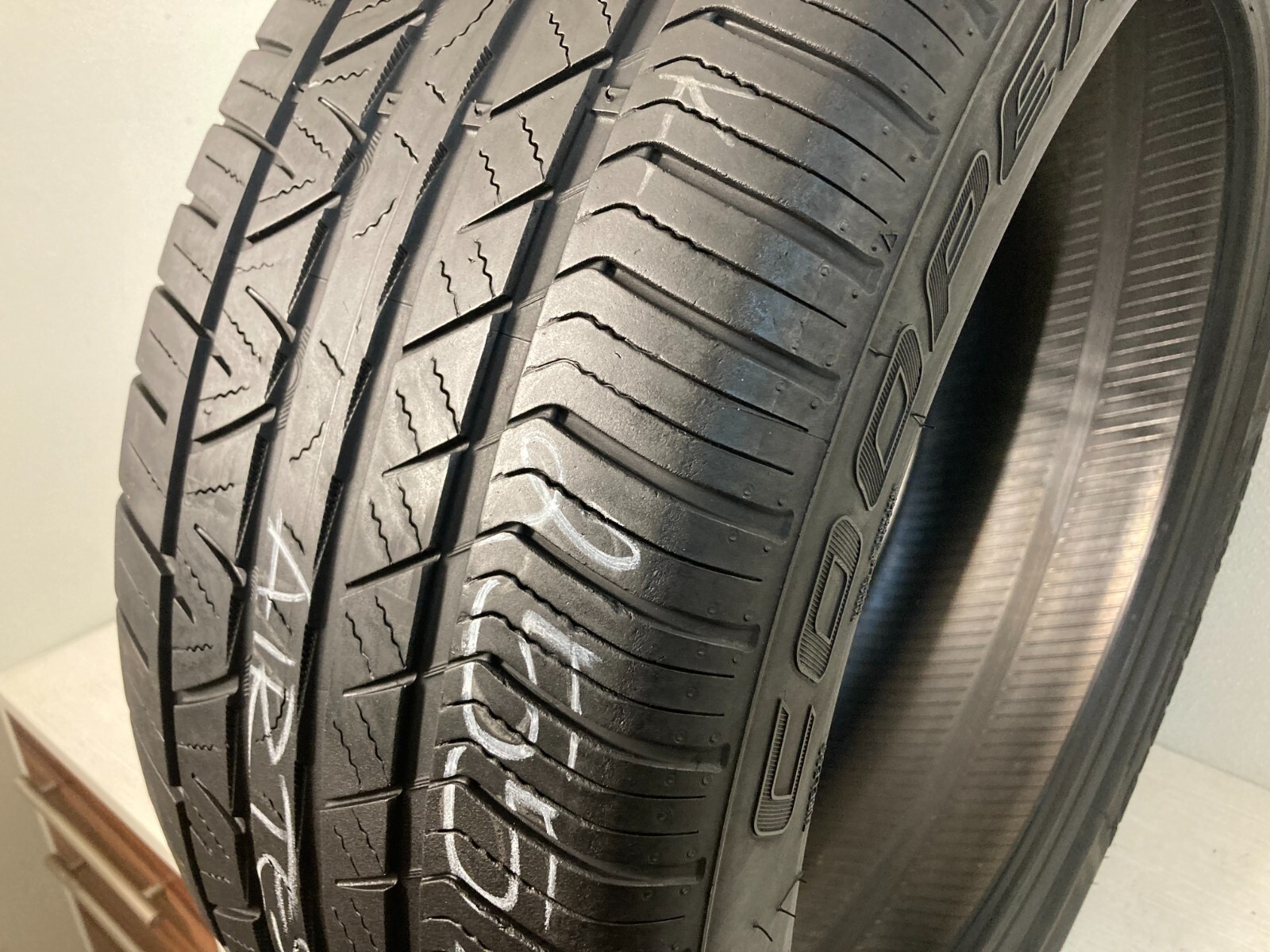 1 Tire 255 45 20 Cooper Zeon RS3-G1 (5.3-6.0/32 Tread) 101W