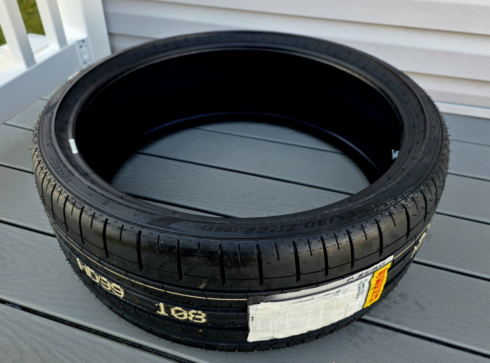Pirelli P-ZERO PZ4 SPORT 255/30R22 95Y XL Ultra High Performance Tires 255 30 22
