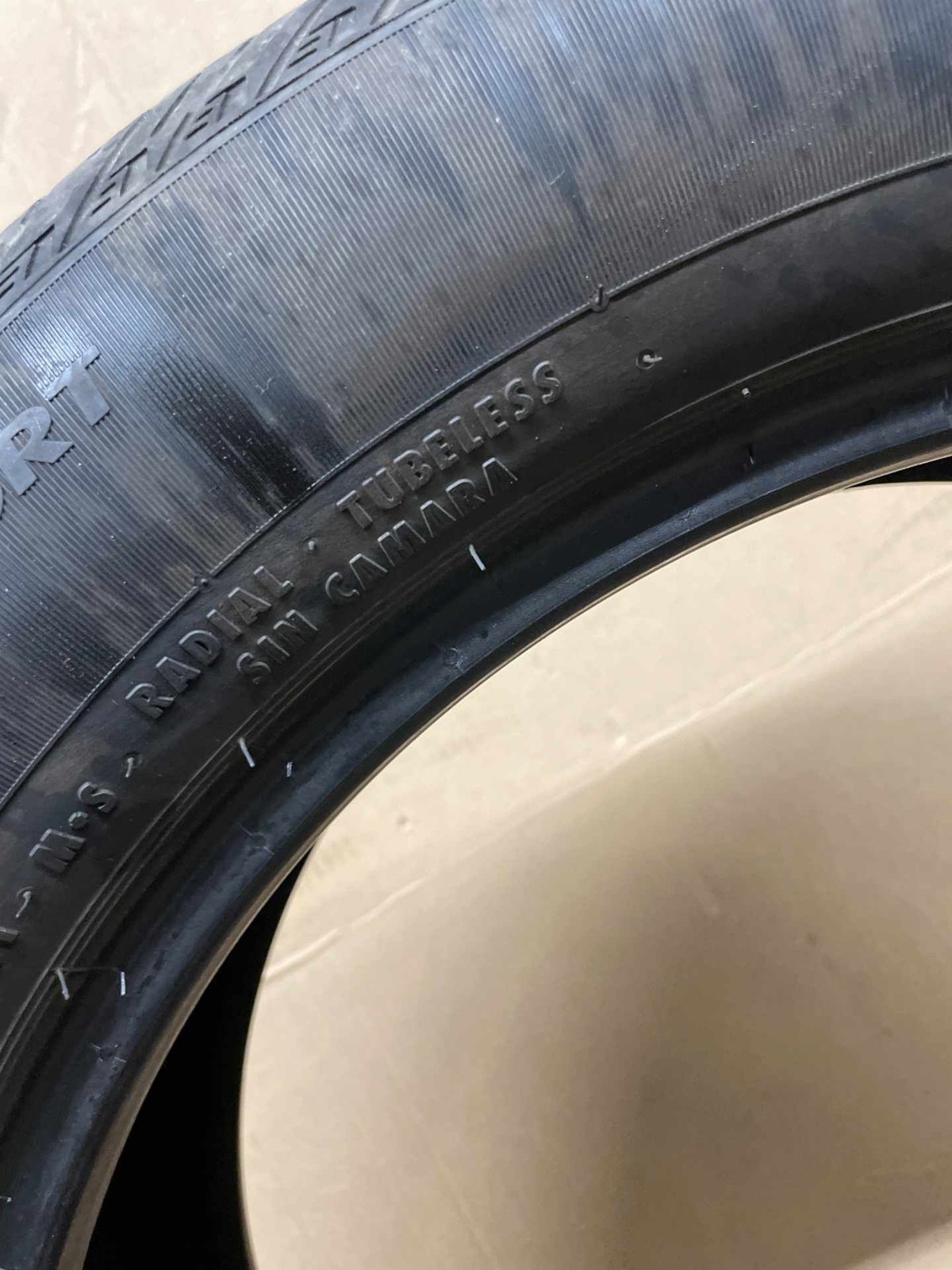 (A) CONTINENTAL CROSS CONTACT LX SPORT 255/50R20 105T DOT 1323 8/32NDS
