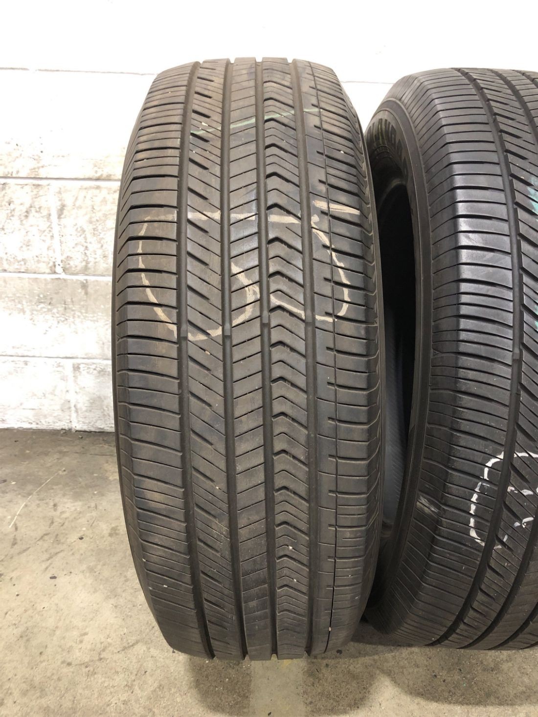 2x P265/60R20 Yokohama Geolandar X-CV G057 9/32 112 H Used Tires 2656020