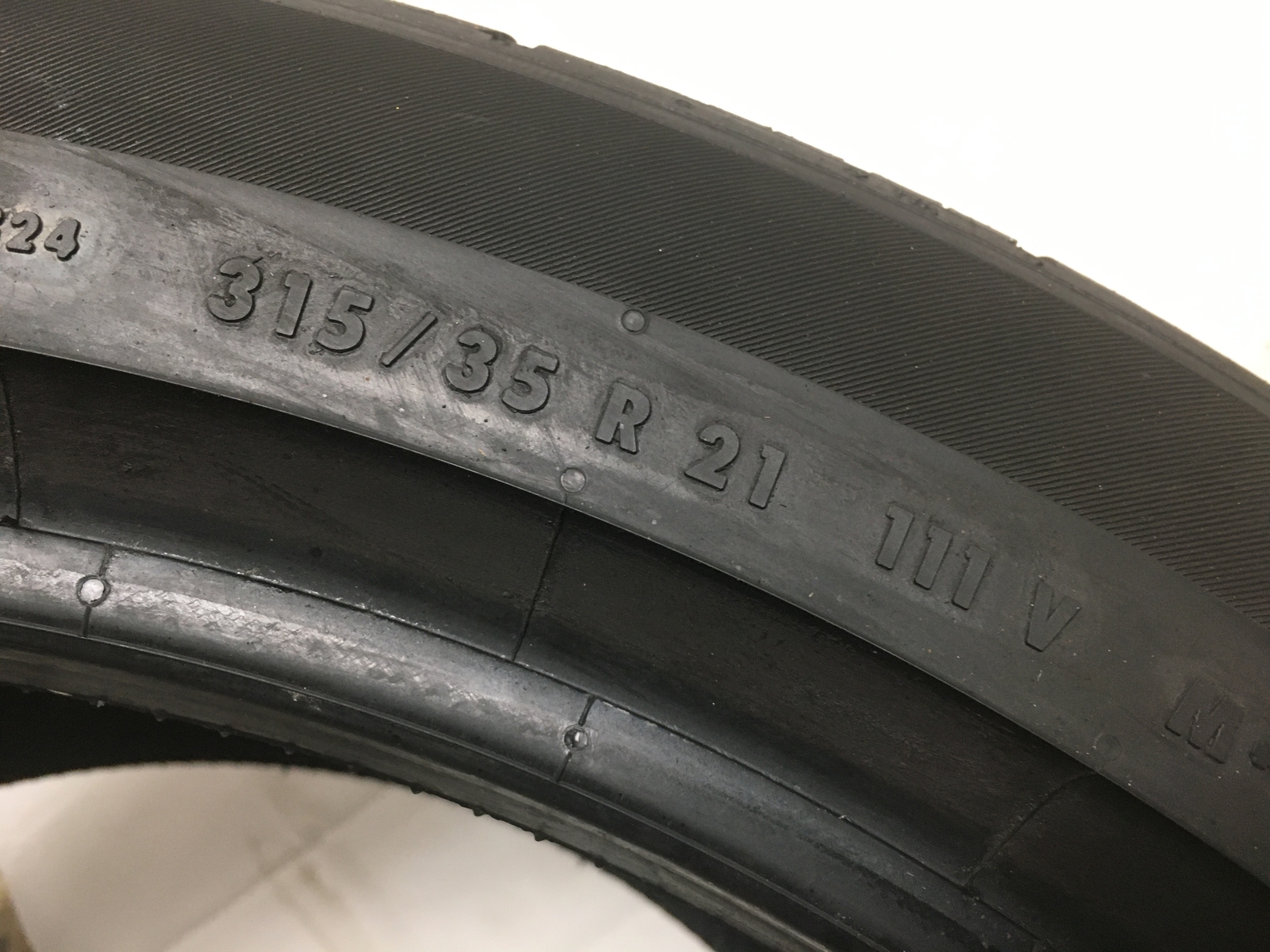 [1] Continental ProContact TX P315/35R21 315 35 21 Tire 8.25-8.5/32