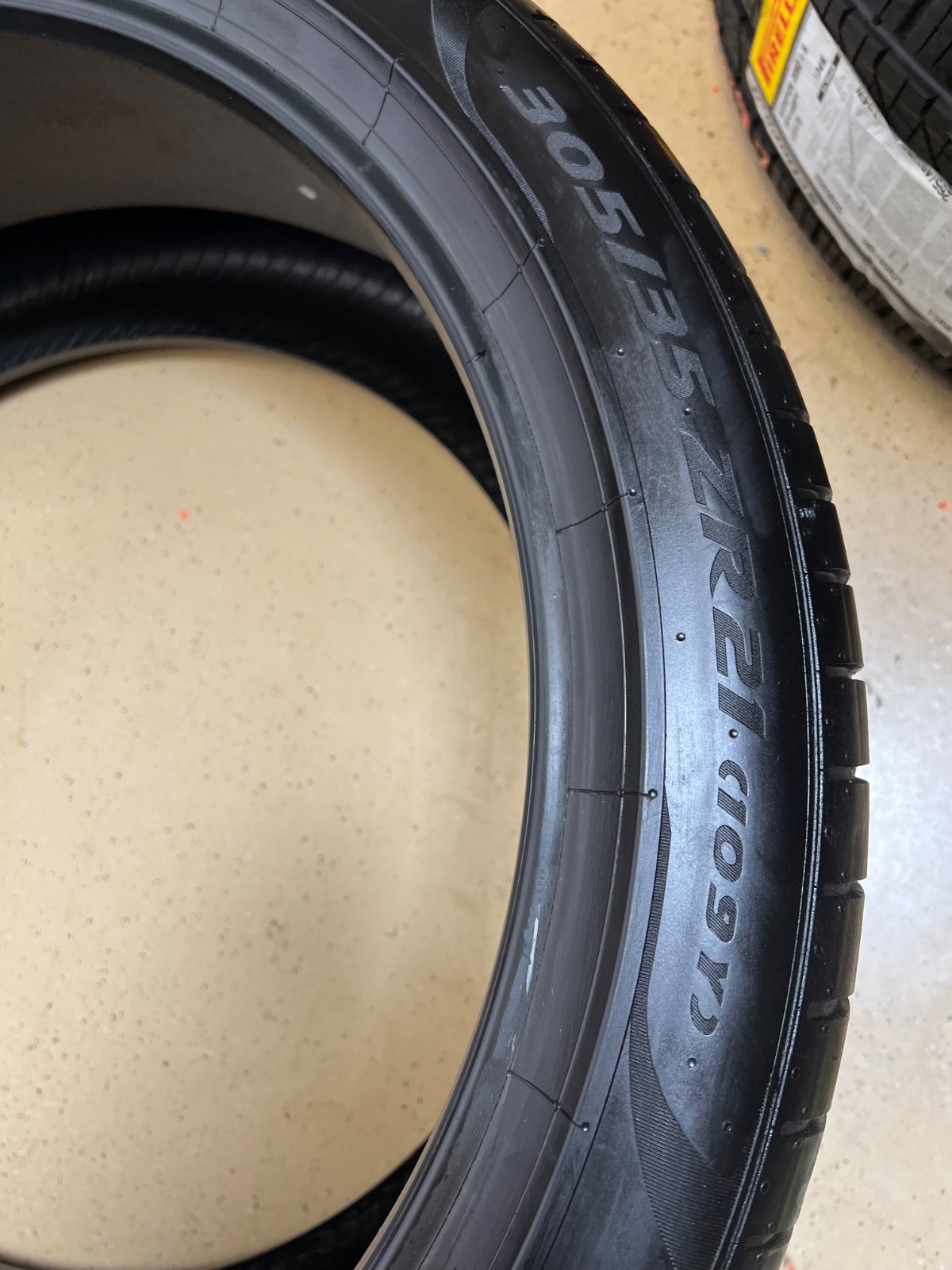 2 – TAKEOFF 305/35ZR21 XL (109Y) Pirelli P Zero PZ4 PNCS (B) Bentley – 4058