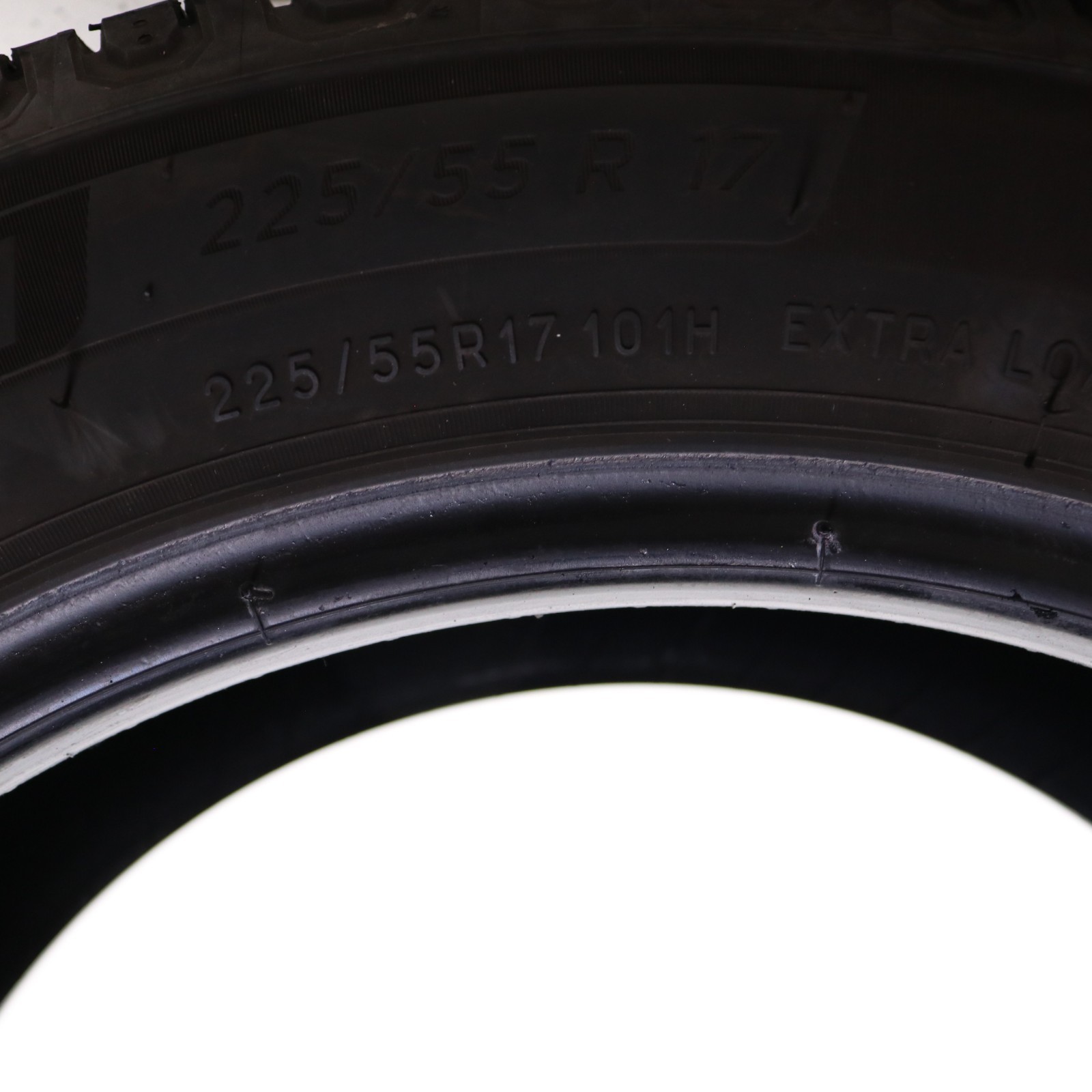 Set of 2 Used 225/55R17 Michelin Defender 2 – 101H – 9.5-10/32 No Repairs