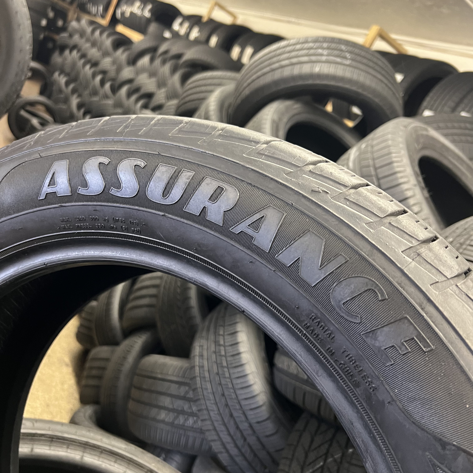 1 Tire LikeNEW Goodyear Assurance MaxLife 225/60R18 100H DOT.0423 No Patch
