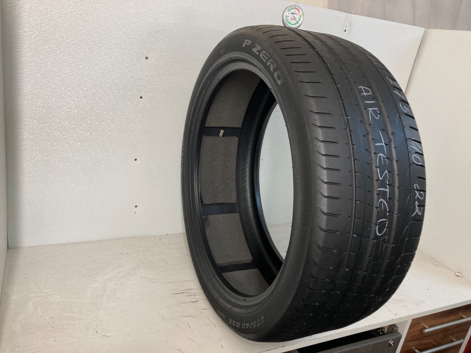 1 Tire 275 40 22 Pirelli P Zero LR (45-52% Tread Left) 108Y
