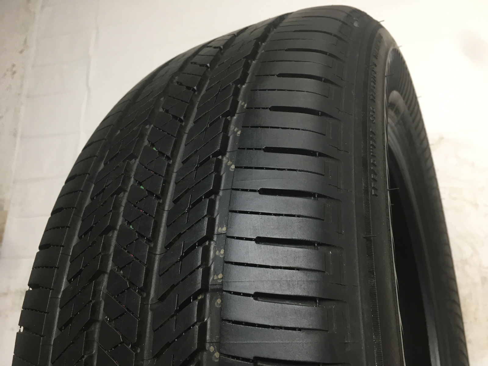 [1] Bridgestone Alenza A/S 02 RFT Run Flat 235 60 18 Tire Full Tread/32