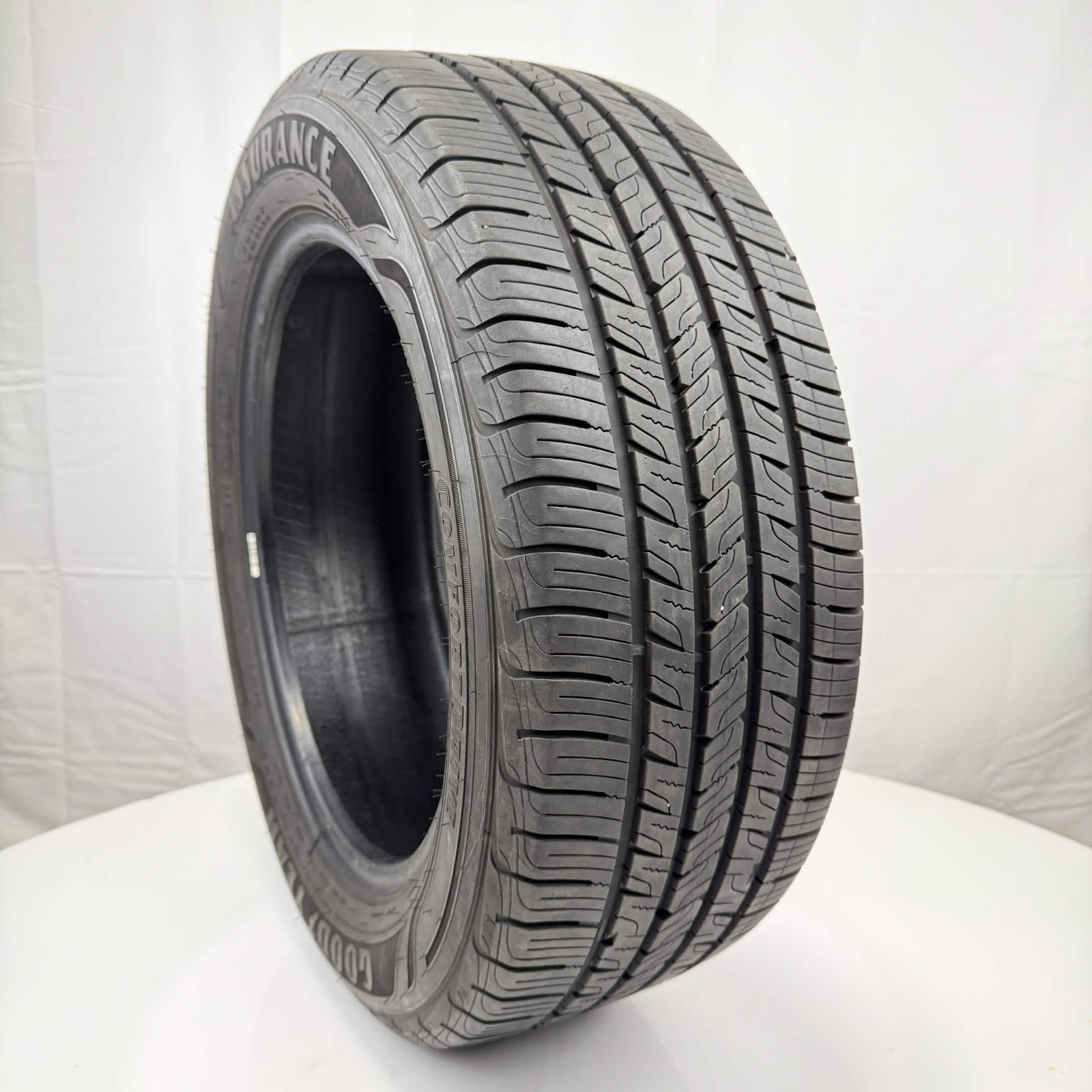 Used 225/55R17 Goodyear Assurance ComfortDrive 97V 9/32 (DOT 24)