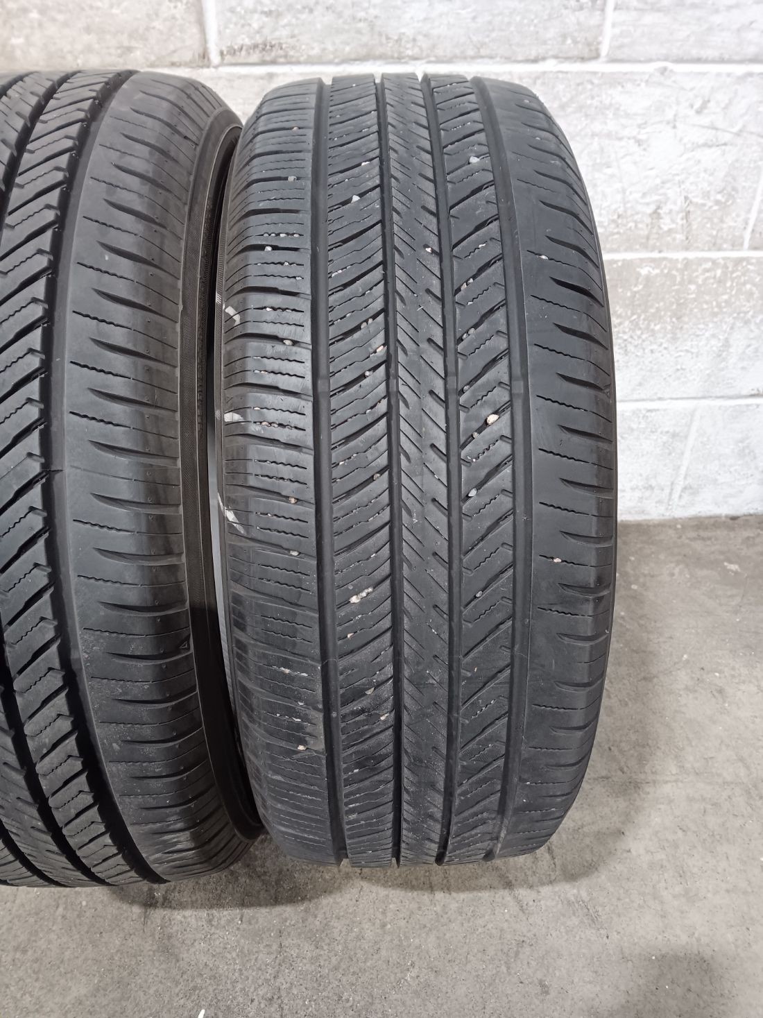 2x P215/50R17 Yokohama YK-GTX ALL SEASON 11/32 95 V Used Tires 2155017