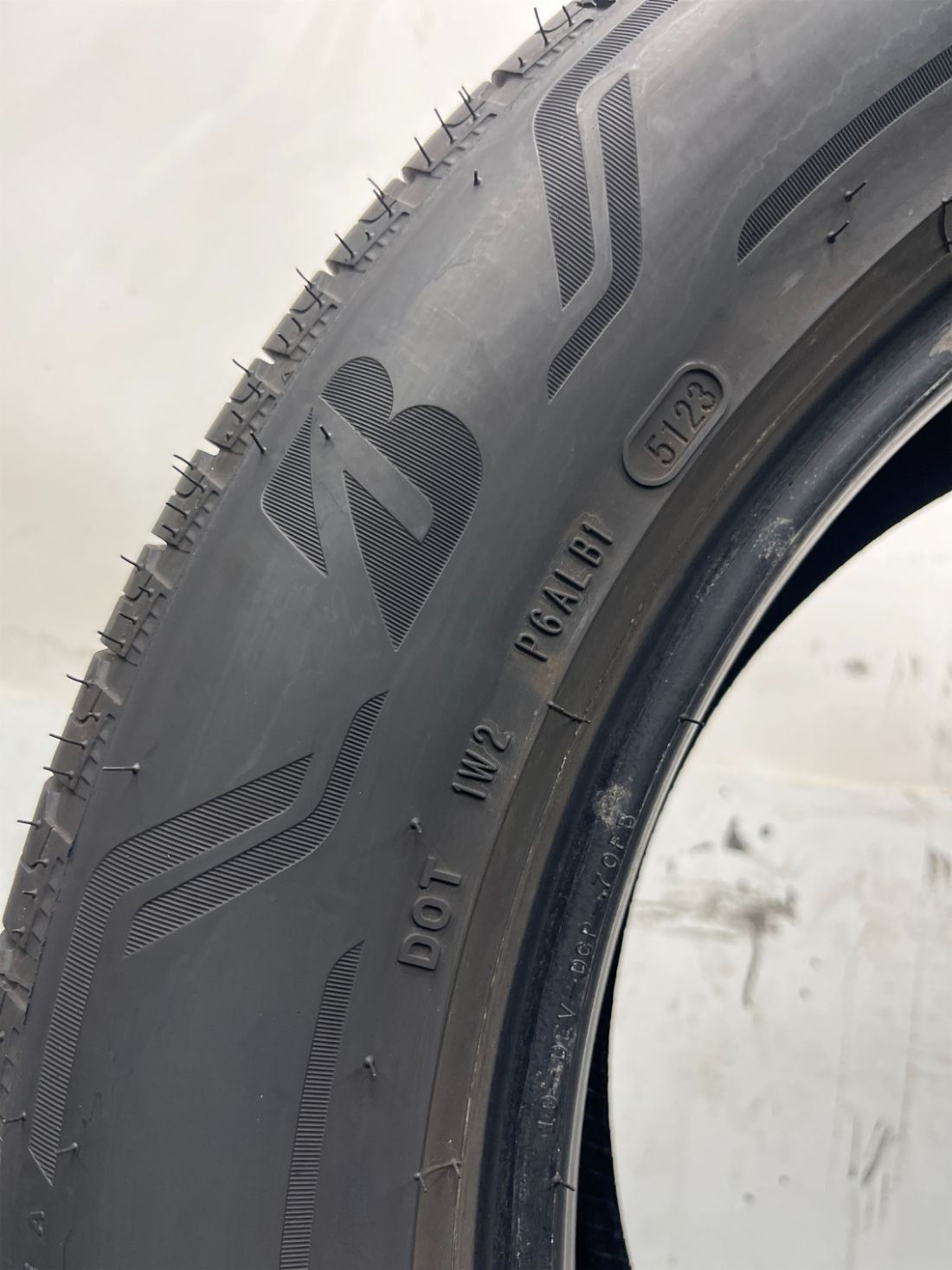 1 Used P255/55R19 Bridgestone ALENZA SPORT A/S 107 H – 10/32