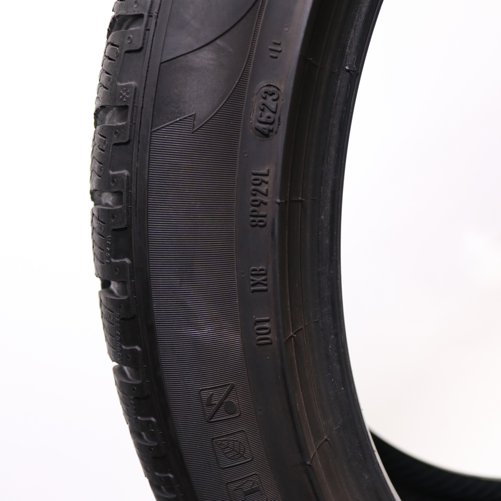 Set of 4 Used 325/35R22 & 285/40R22 Pirelli Scorpion Winter MO1 Mercedes gle gls
