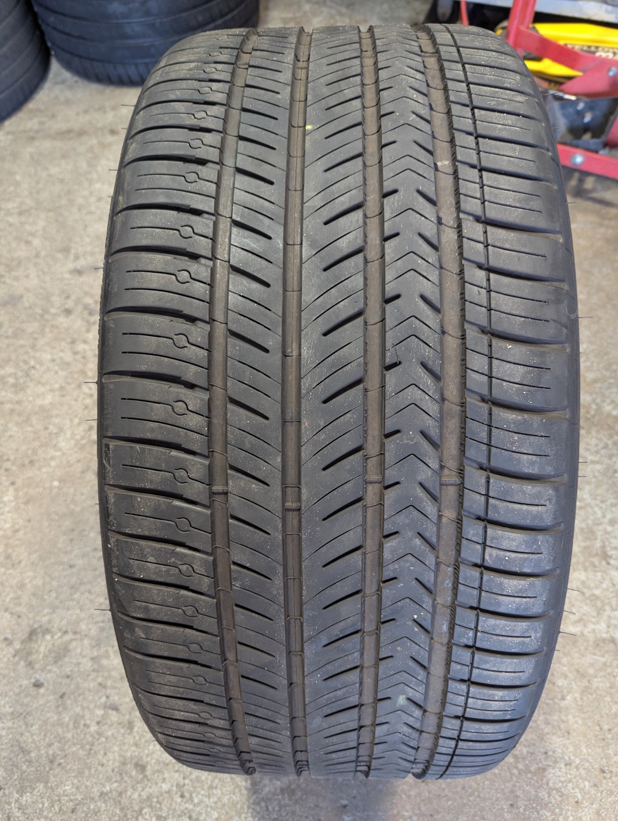 305/35R23 (114Y) MICHELIN PILOT SPORT A/S4 LAND ROVER SINGLE USED TIRE 7/32″