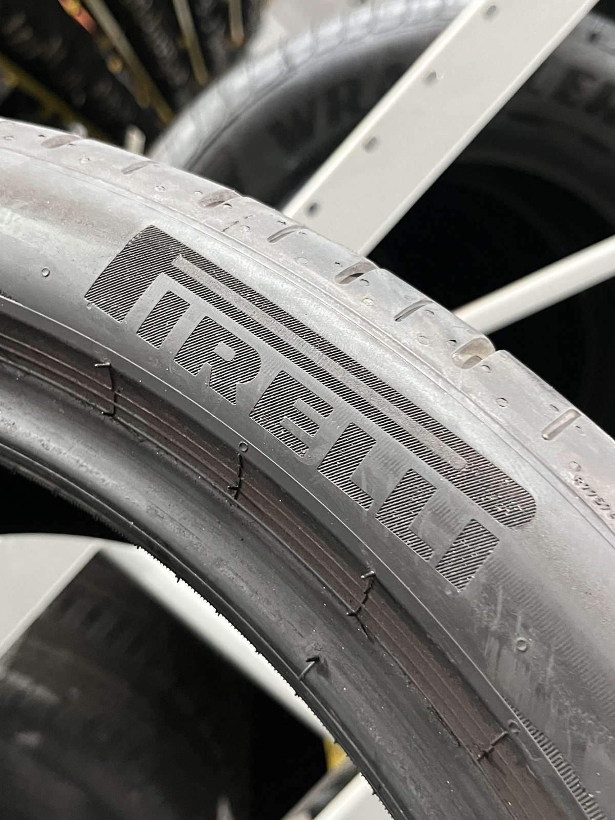 1 Tire Pirelli P Zero PZ4 ★ BMW 285/35R21 105Y DOT.1323 6.25/32