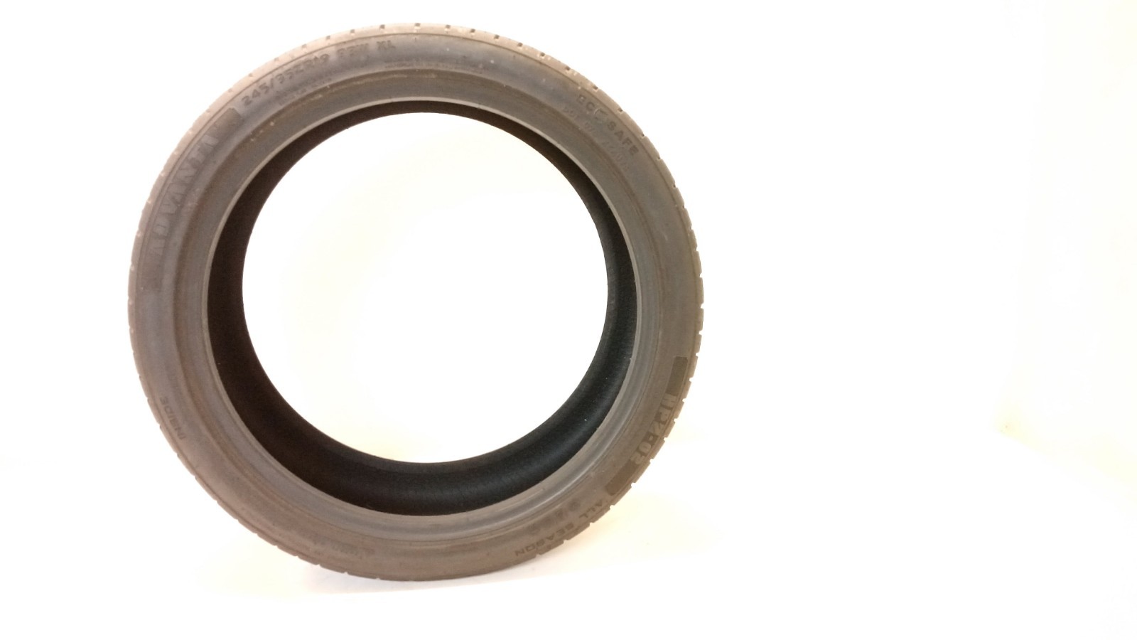 9/32 Used advanta hpz-02 tire 245/35zr19 245 35 19 93w xl dot 4424 110425