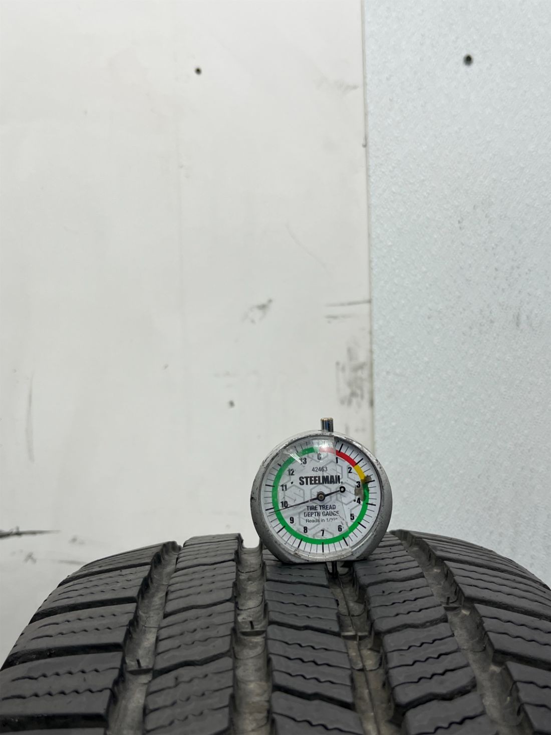 1 Used P235/65R17 Michelin Defender LTX MS 104 T – 10/32