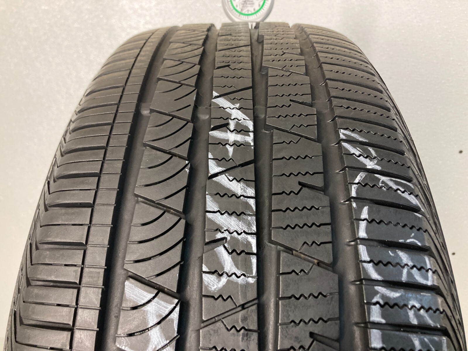 1 Tire 235 60 18 Continental CrossContact LX RFT (7.00-8.00/32=77-88% Tread)