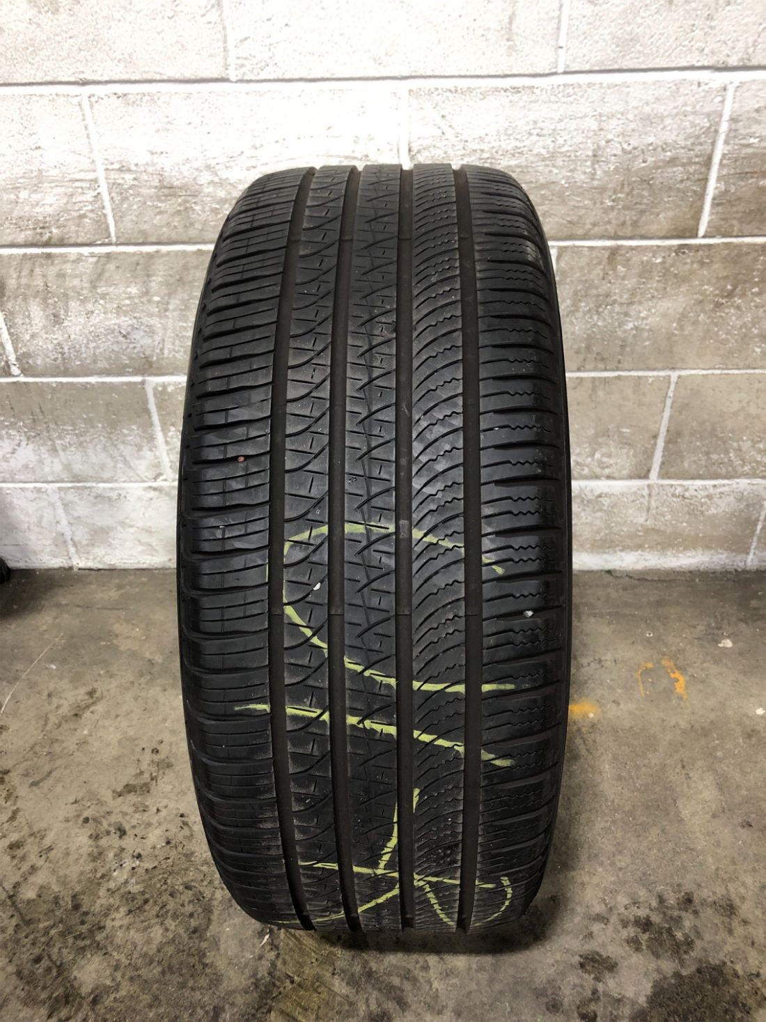 1x P285/40R23 Pirelli Scorpion Zero All Season LR 7/32 111 Y Used Tire 2854023