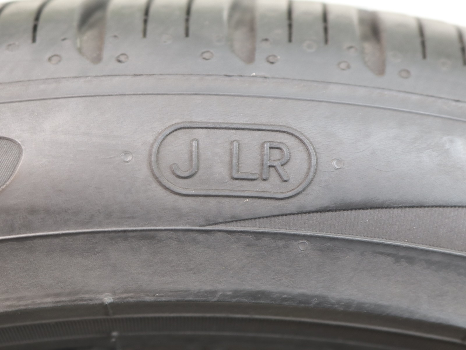265/40R22 Pirelli Scorpion Zero JLR 106Y 7.5/32 DOT 4822 1J155