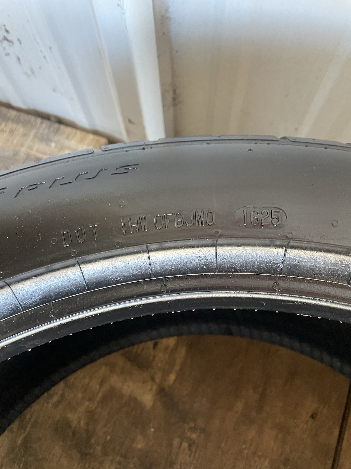 Used Continental ExtremeContact DWS06 Plus 275/40R21 9/32″