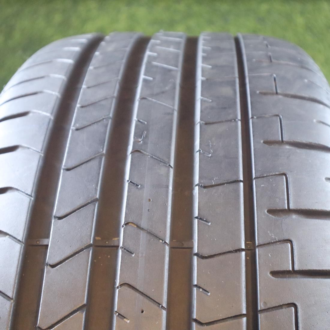 255 40 21 Pirelli PZero PZ4 75% Tread 6/32 102Y #26816