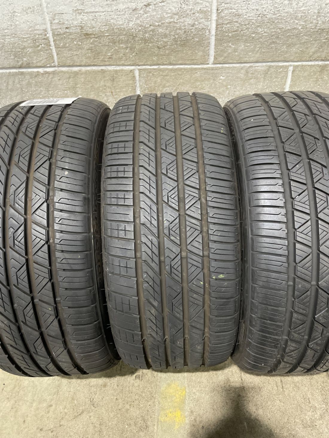 4x P225/40R18 Road Hugger GTZ 9-10/32 92 W Used Tires 2254018