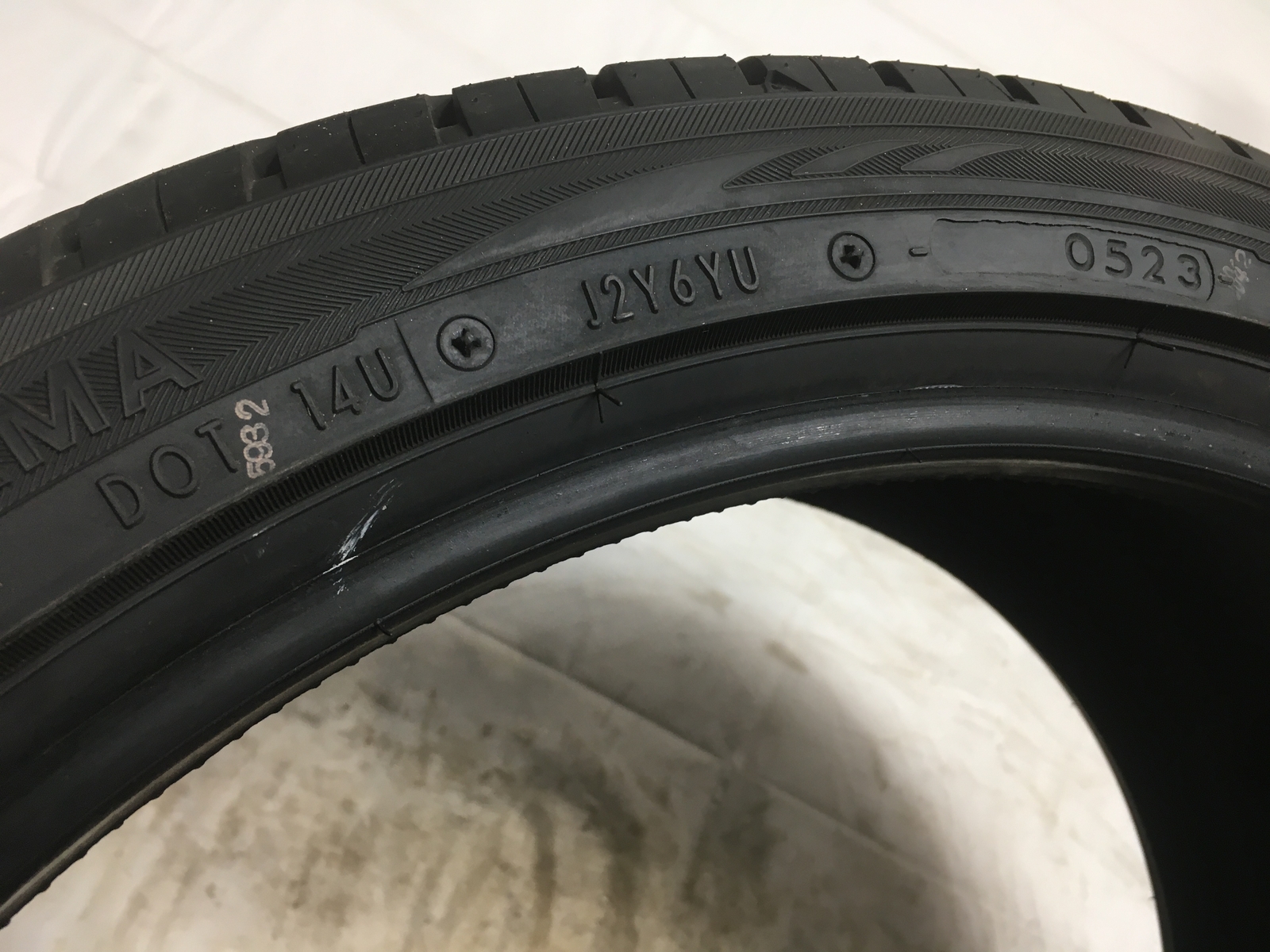 [1] Yokohama YK-GTX All Season P225/40R19 225 40 19 Tire – Driven Once