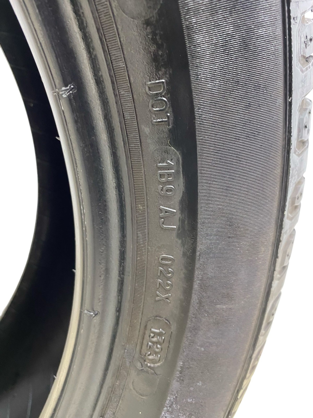 (C) MICHELIN DEFENDER 2 102H 235/55/R20 9/32NDS DOT (1323) *PATCHED*