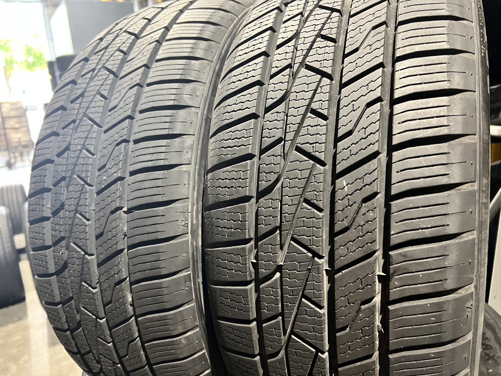 Set Of 2 Lexani Quattro Tempo Tour AW 235/50R18 101V DOT.4225 9.75./32 NO Patch