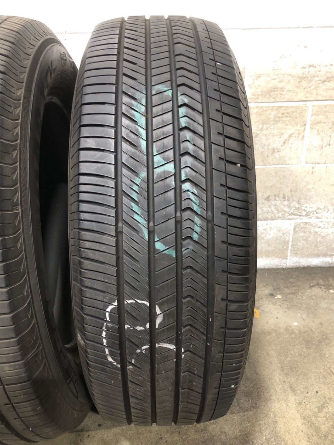 2x P265/60R20 Yokohama Geolandar X-CV G057 9/32 112 H Used Tires 2656020