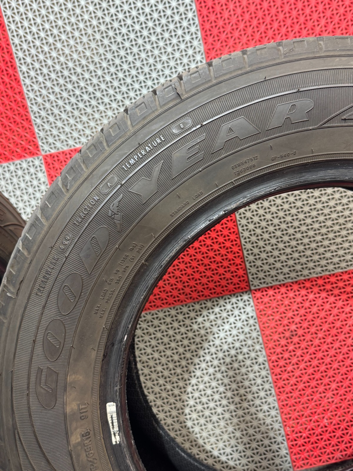 2x Used 195/65 R15 Goodyear Assurance All-Season Tires 8/32 Tread 195/65/15