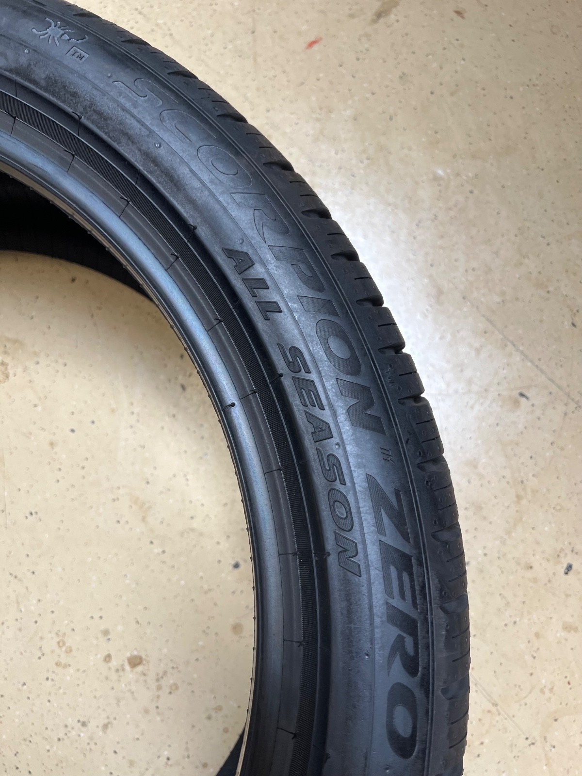 1 – NEW 255/40R20 XL (101H) M+S Pirelli Scorpion Zero All Season – 7137