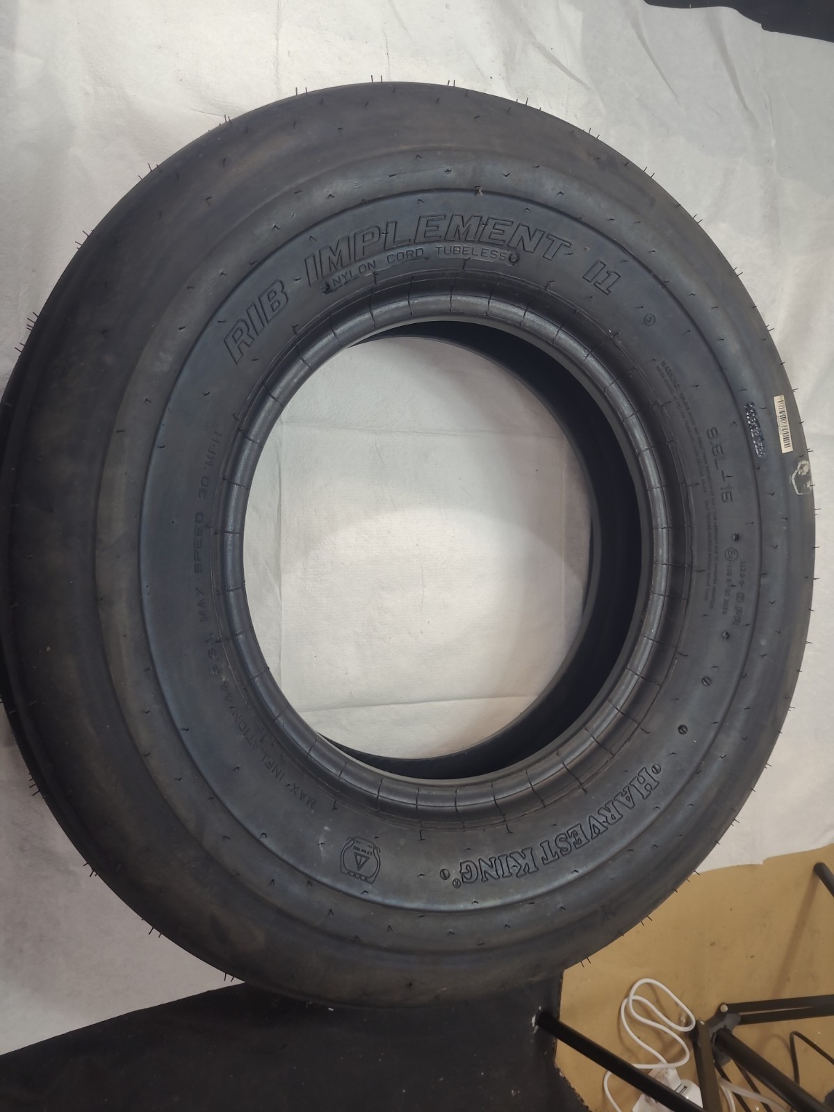 Harvest King 9.5 L 15 Farm Implement Tire 8 ply Tubeless 9.5L-15