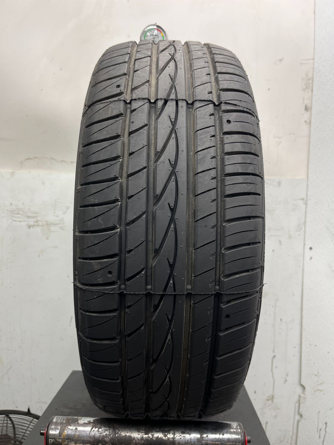 1 Used P215/55R17 Ohtsu FP0612 AS 94 W – 10/32