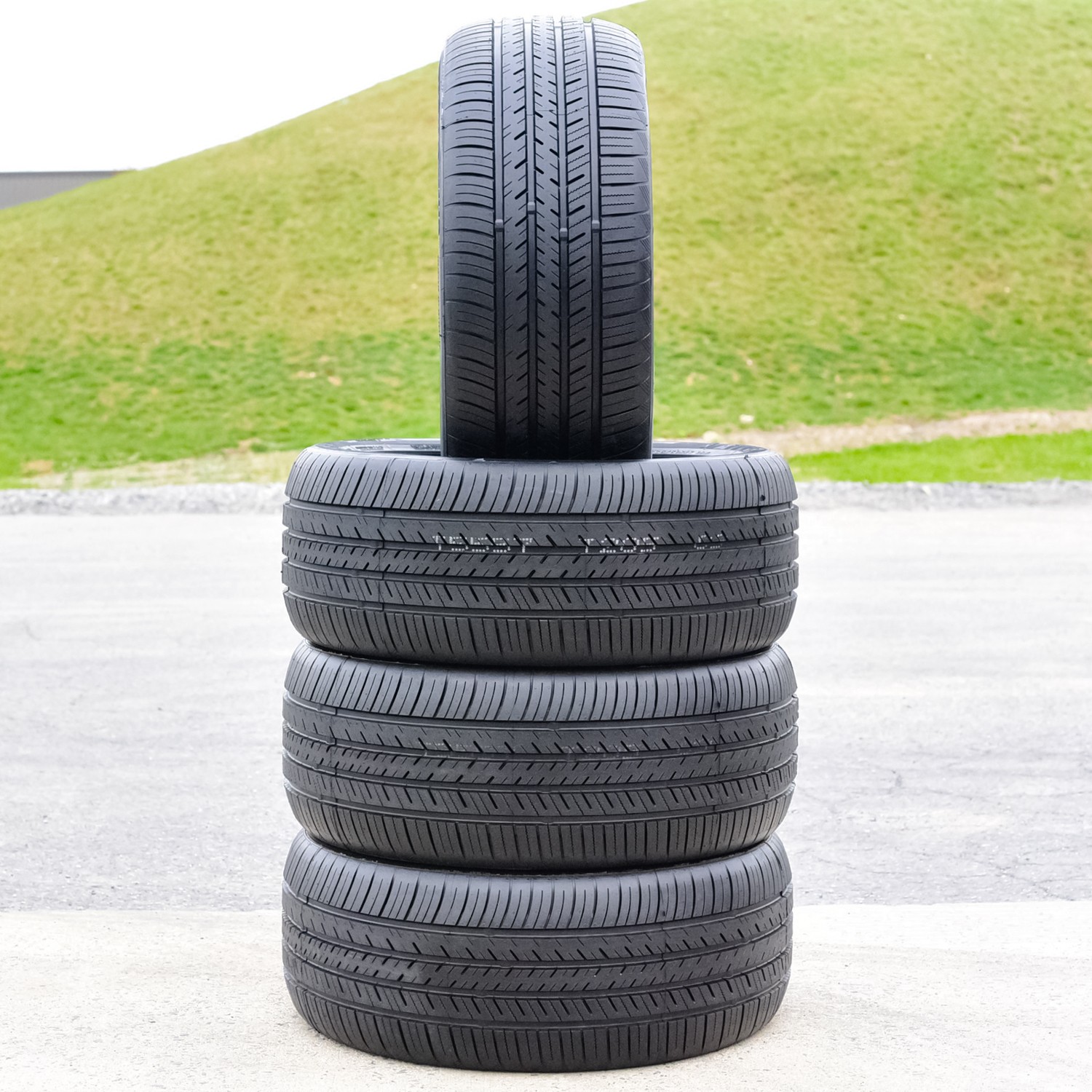 4 Tires 195/35R18 Atlas Tire Force UHP AS A/S High Performance 79W XL