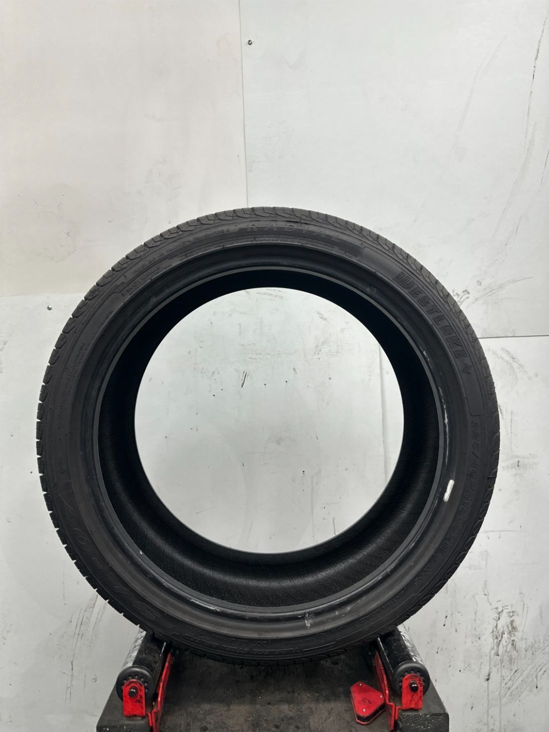 1 Used West Lake SA-07 P225/40R18 2254018 225/40/18 92 W – 9/32