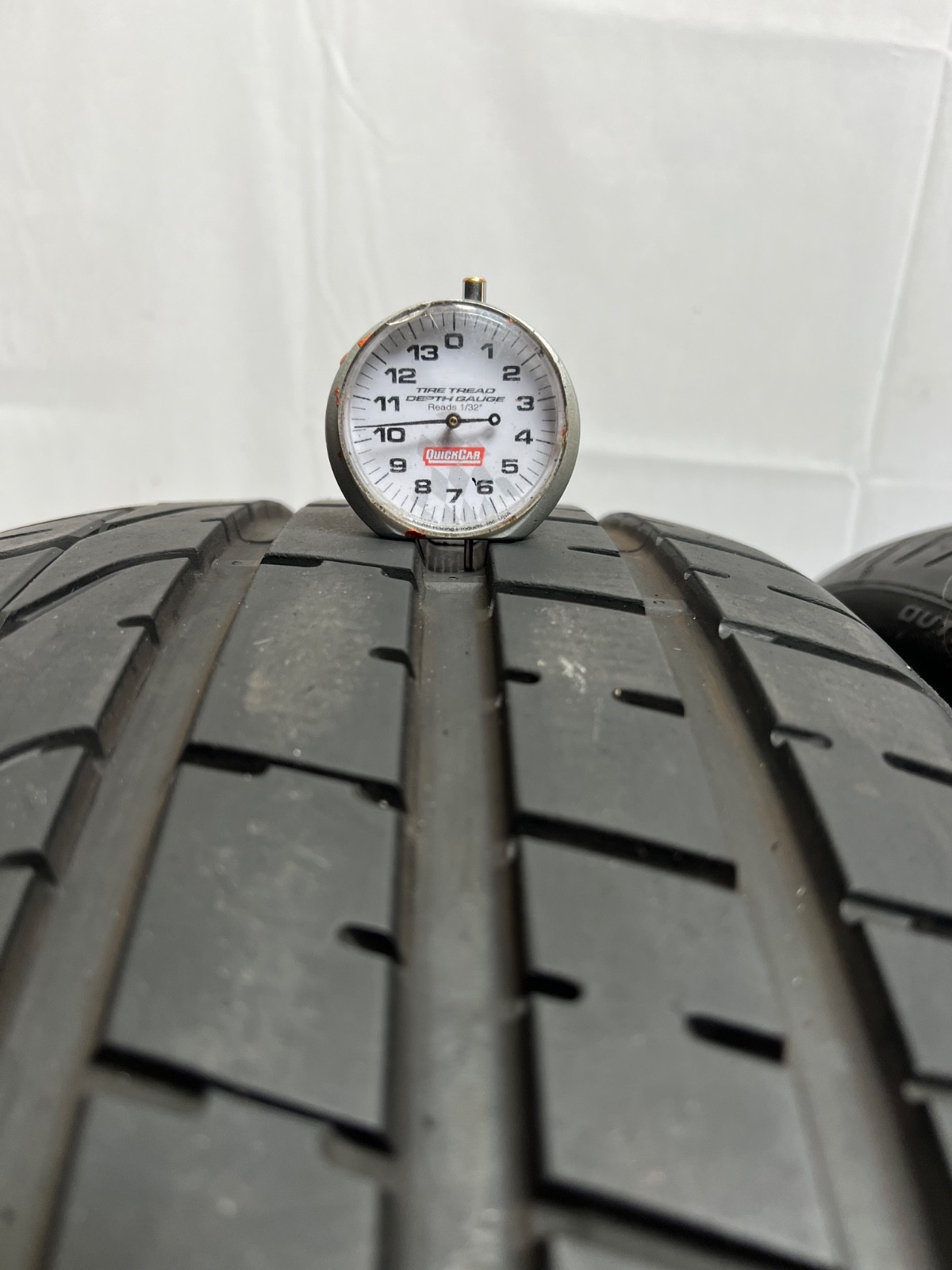 2 – TAKEOFF 255/35ZR20 XL (97Y) Pirelli P Zero (AM4) Aston – 7071 NO REPAIRS