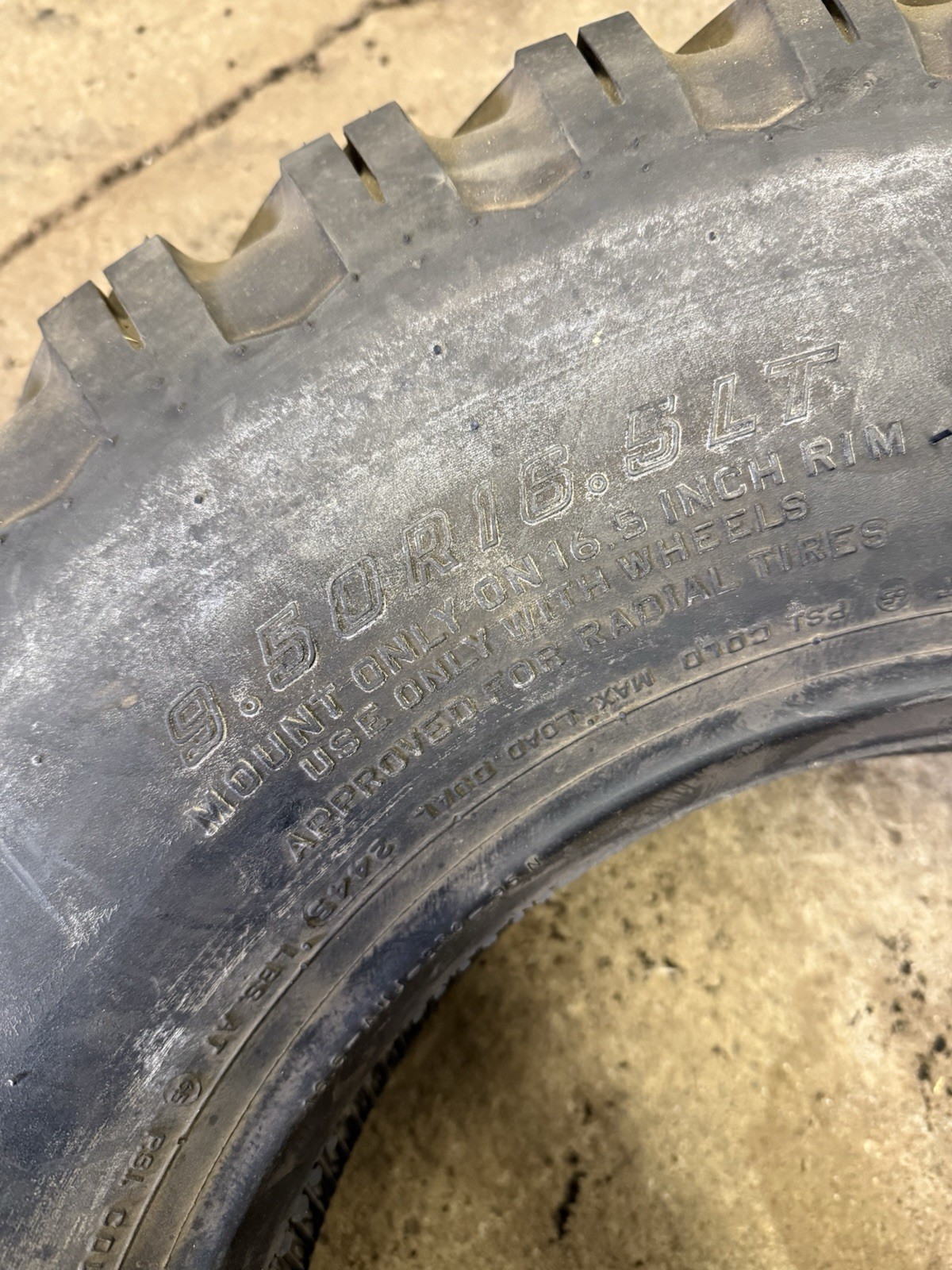 Vintage Firestone 9.50R16.5 Town& Country BSW (1 Tire) 8ply NOS