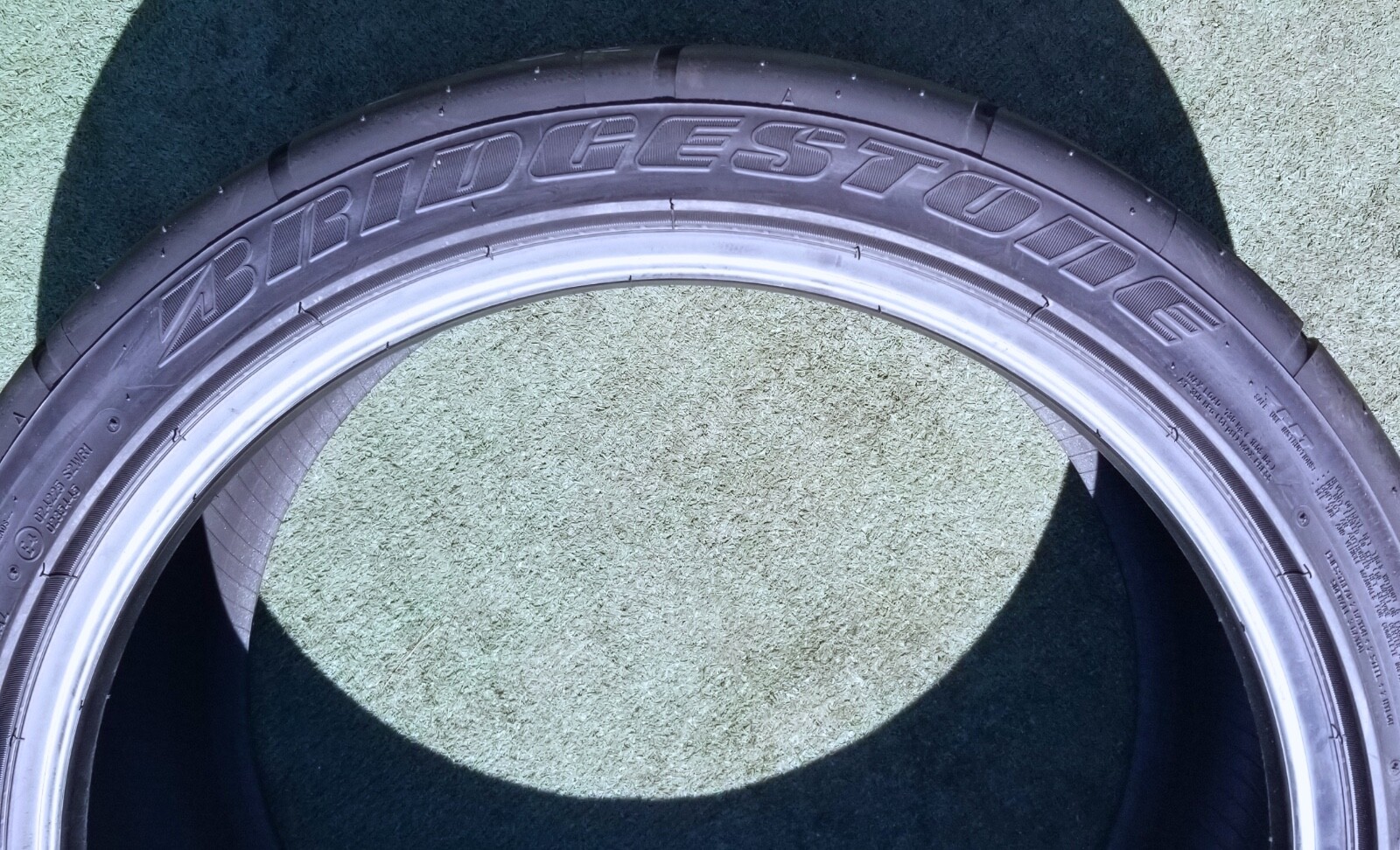 255/40ZRF20 Bridgestone Potenza RE070R Tire RFT 255 40 20 Nissan GTR 255/40R20