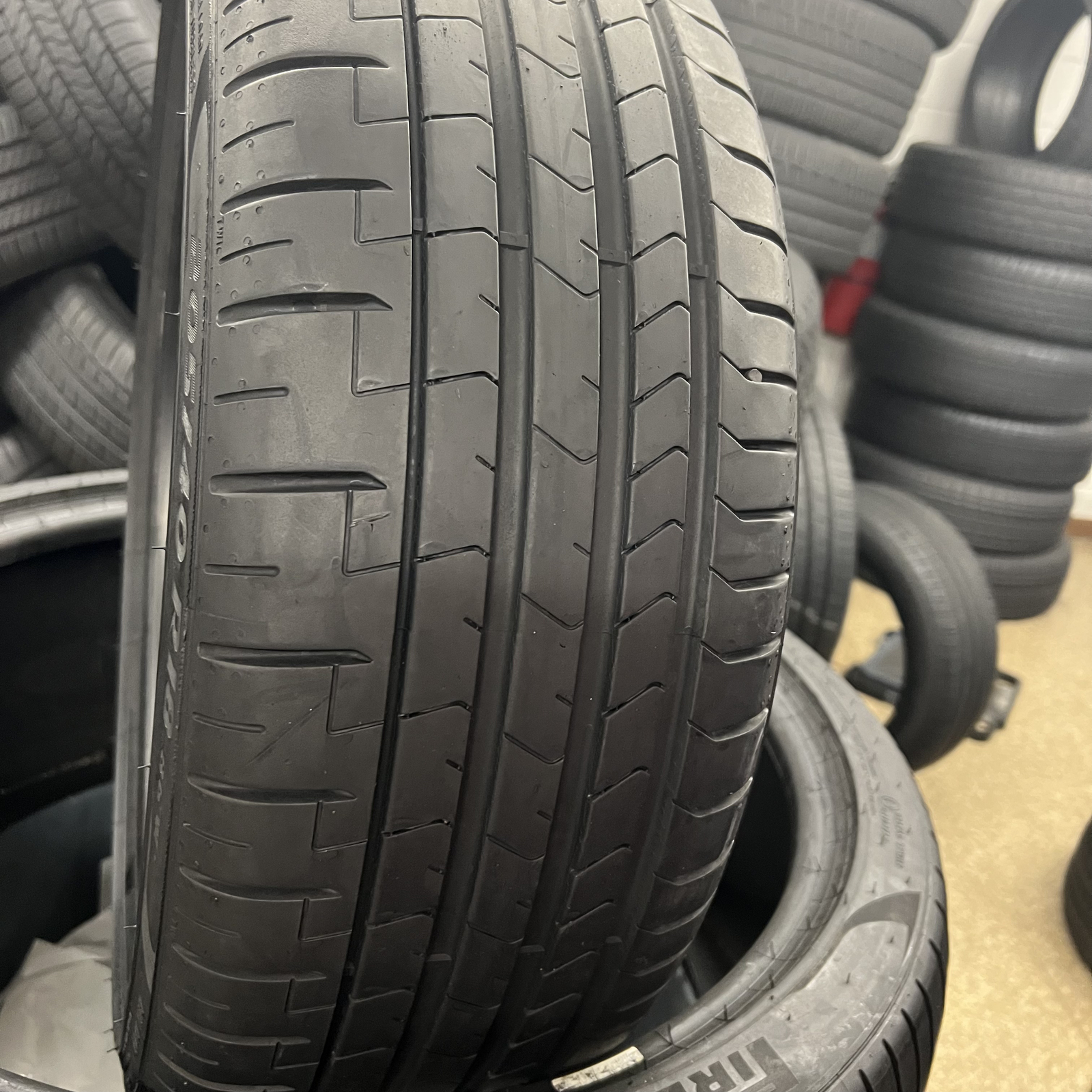1 Tire LikeNEW Pirelli P Zero PZ4 Run Flat BMW 205/40R18 86W No Patch
