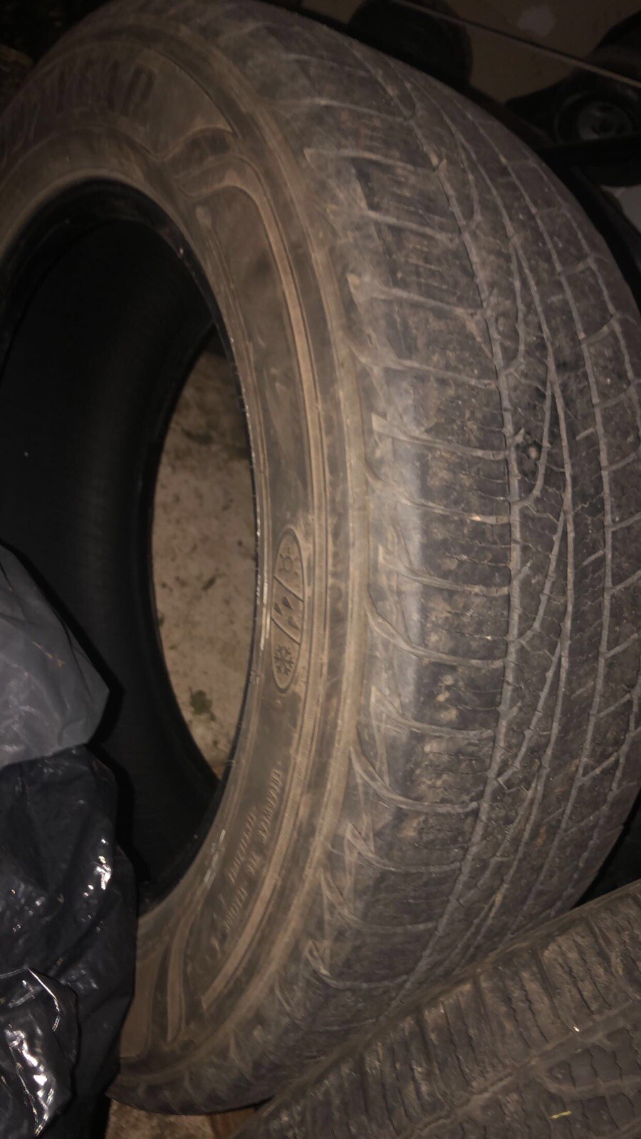 Goodyear Assurance A/S 235/60R18 set of 2