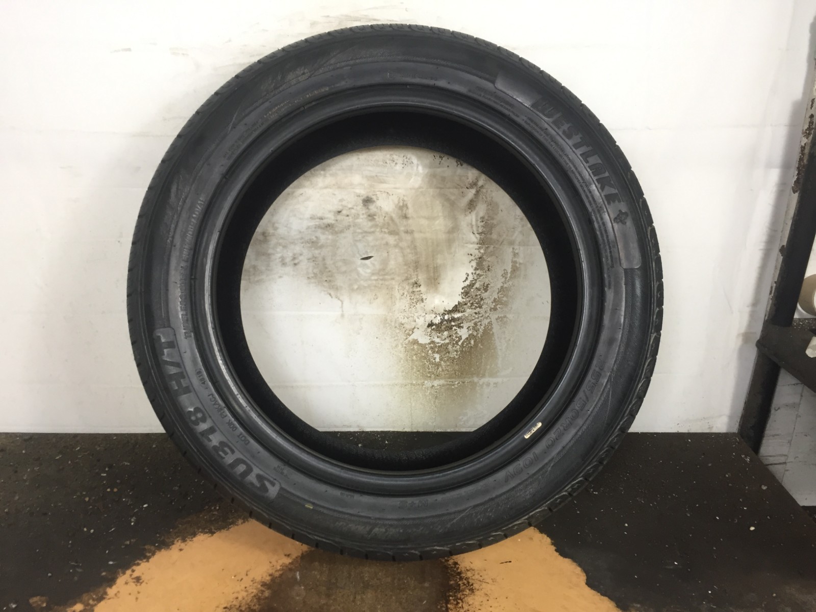 [1] Westlake SU318 H/T P255/50R20 255 50 20 Tire – Driven Once
