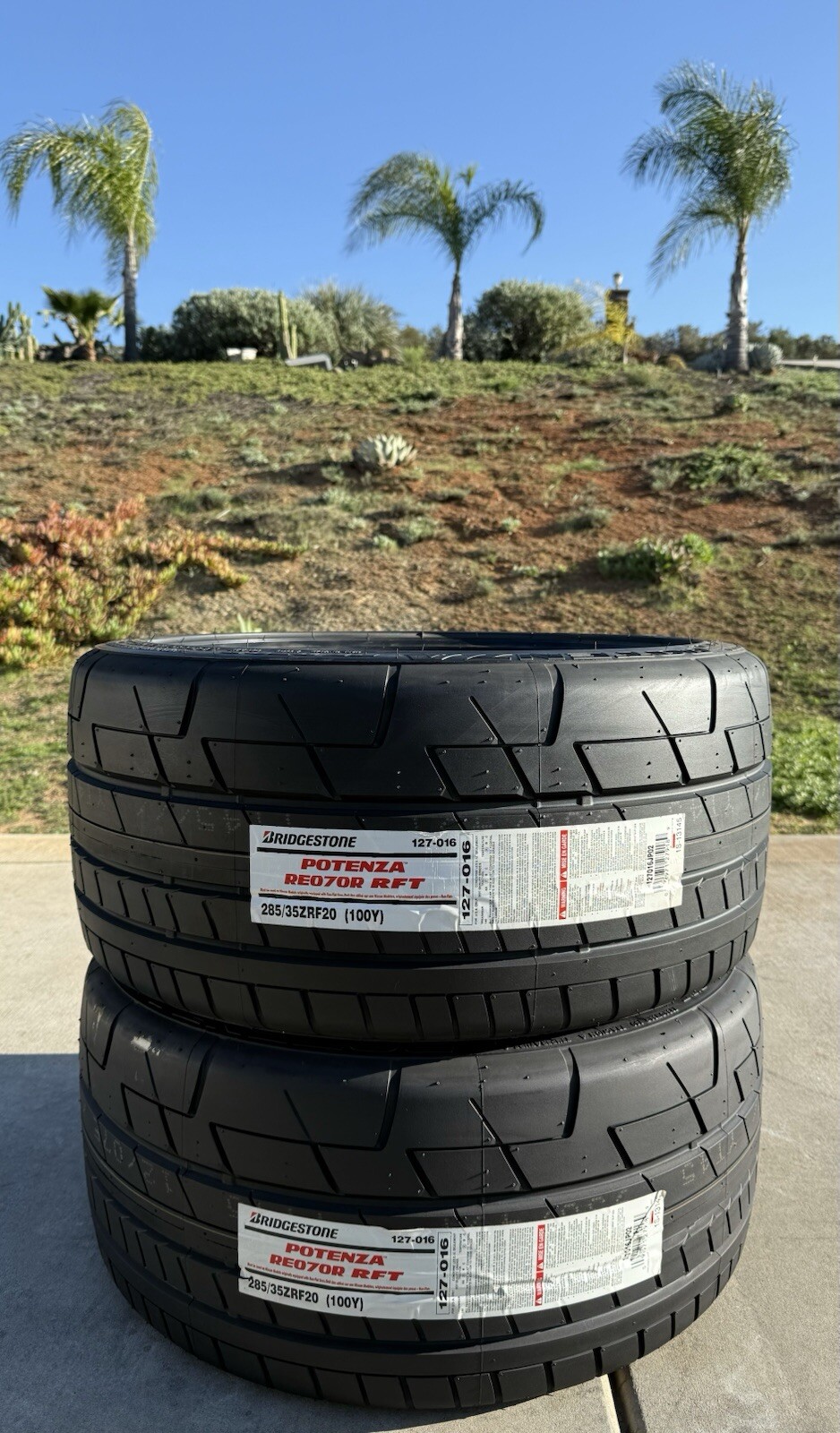 TWO BRAND NEW 285/35ZR20 (100Y) Bridgestone RE070R RFT Nissan GTR Run Flat Tires