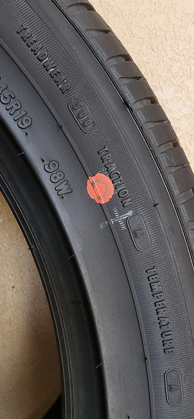 Like New 245/45R19 98W Goodyear Eagle Touring 9.5/32 DOT 2121 2454519