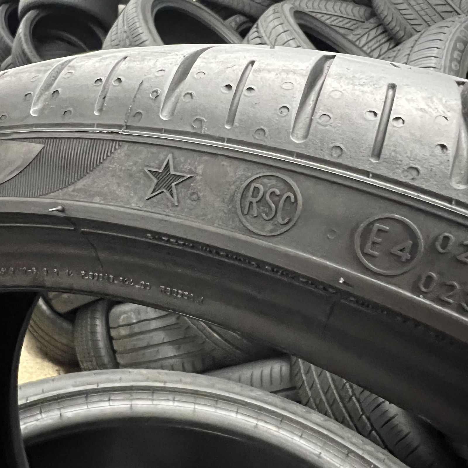 1 Tire LikeNEW Pirelli P Zero PZ4 Run Flat BMW 205/40R18 86W No Patch