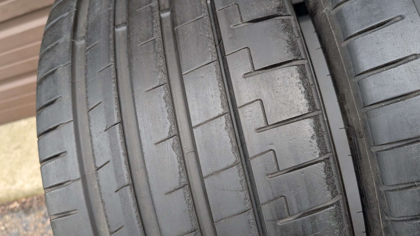 2 Pirelli P Zero PZ5 HL285/35R23 110Y Tires LM1 285/35/23 Lucid Gravity