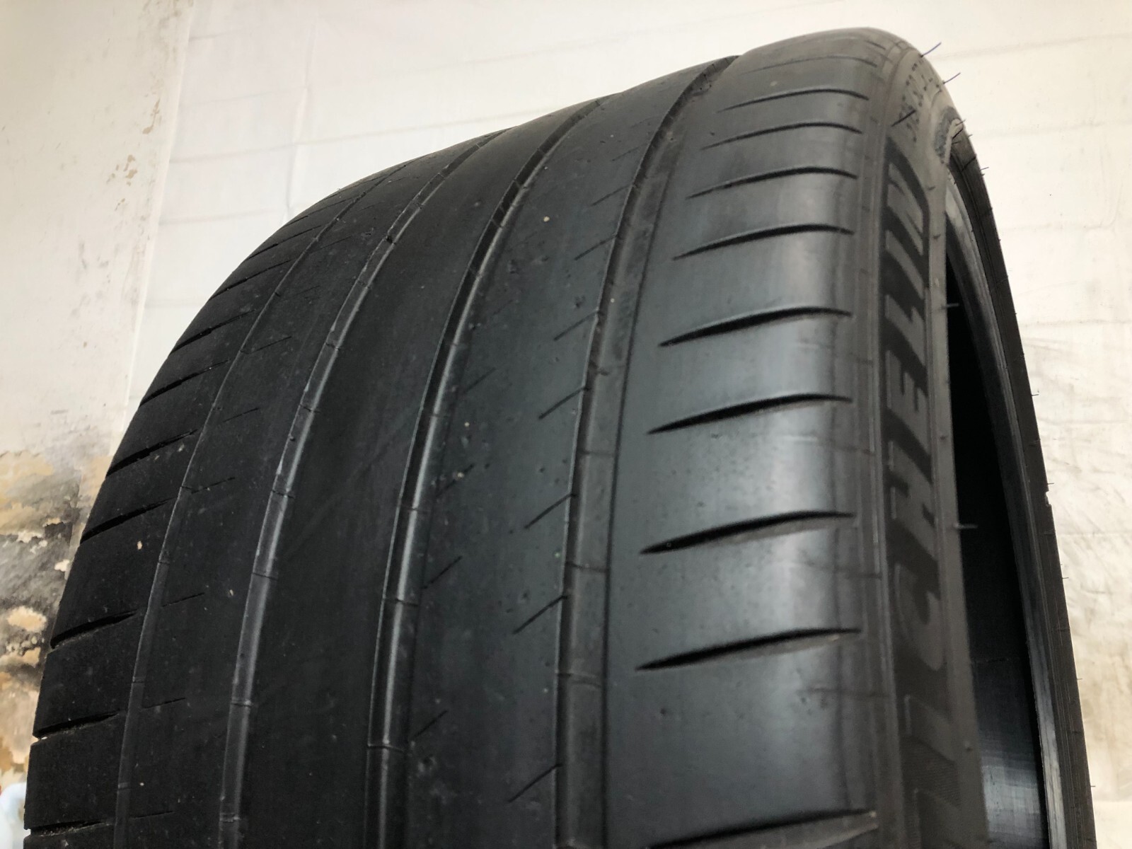 [1] Michelin Pilot Sport 4S P315/30ZR22 315 30 22 Tire 6.0-6.75/32