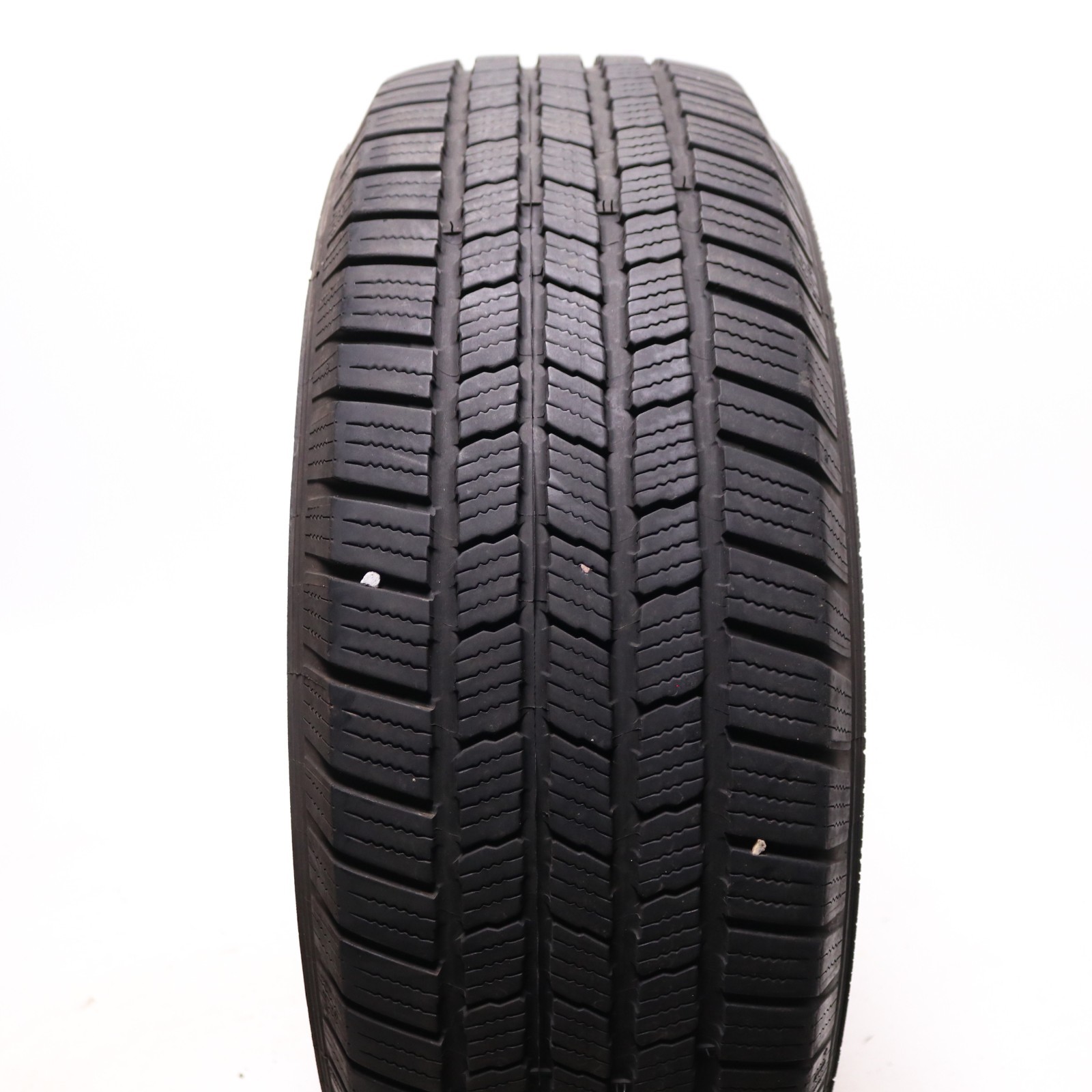 Set of 2 Used 235/65R17 Michelin Defender LTX M/S – 104T – 8.5/32