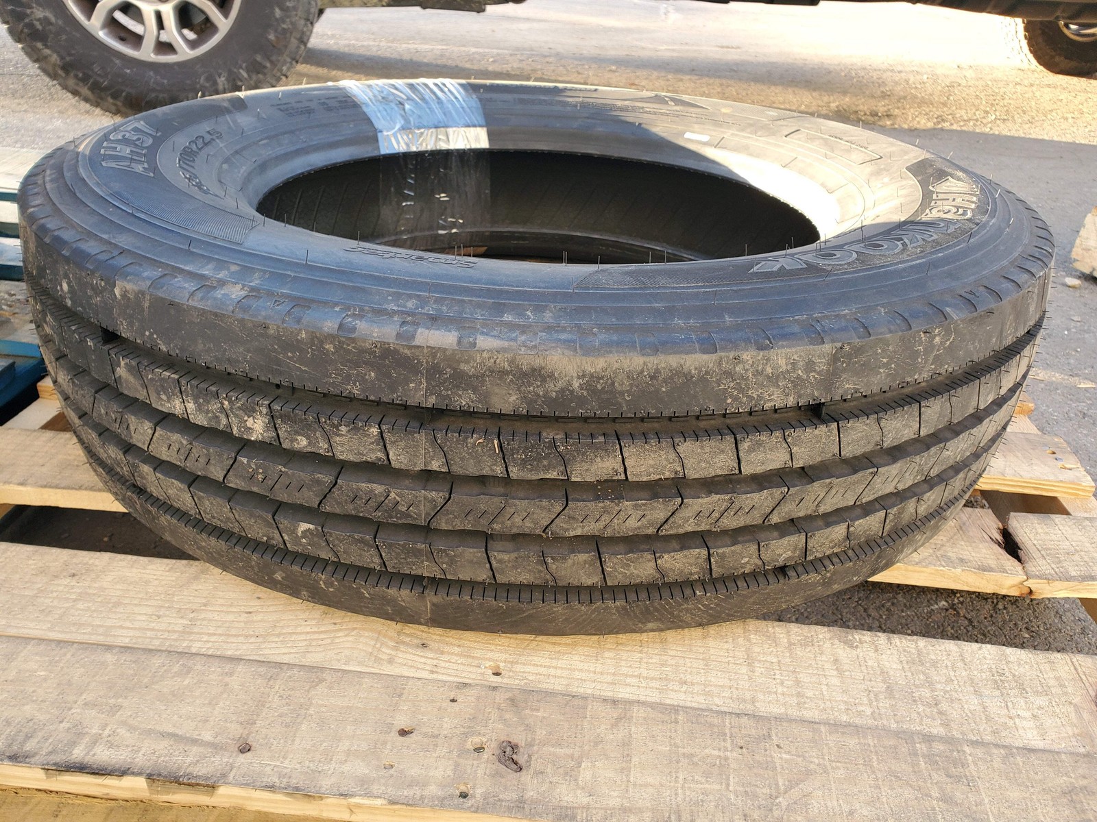 HANKOOK AH37 BSW LT 255 70 22.5 140/137M 16PLY STEER TIRE 3002450